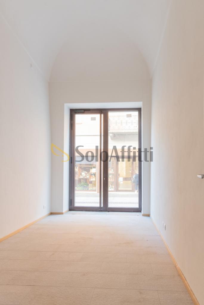 Affitto 1 vetrina, Chieri foto
