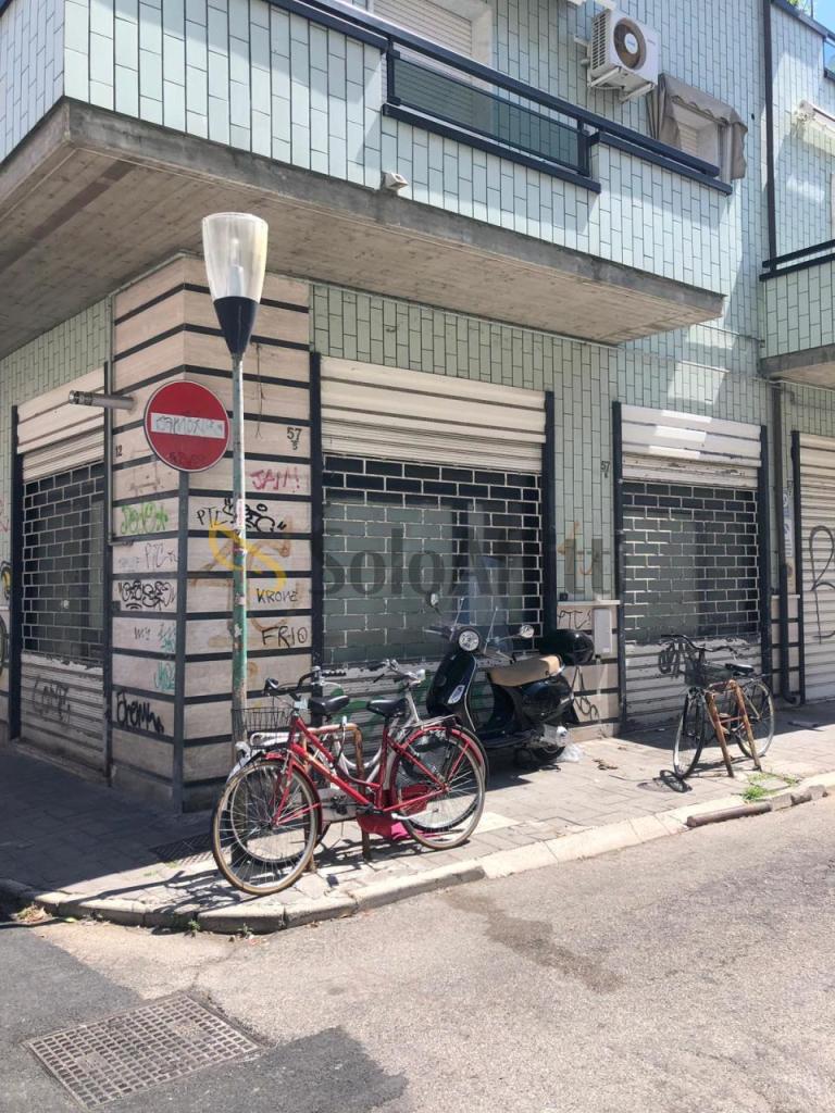 Affitto 4 vetrine, Pescara foto