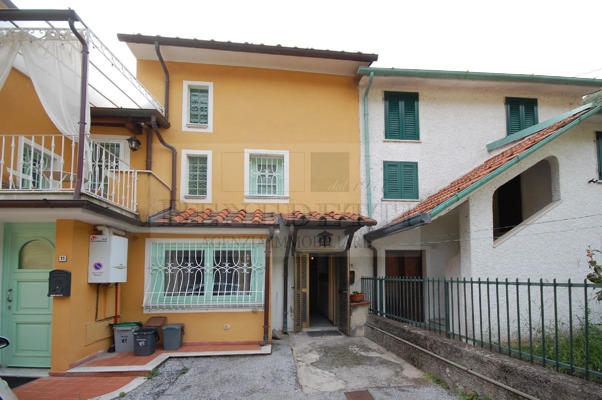 appartamento in vendita a Pietrasanta in zona Castello