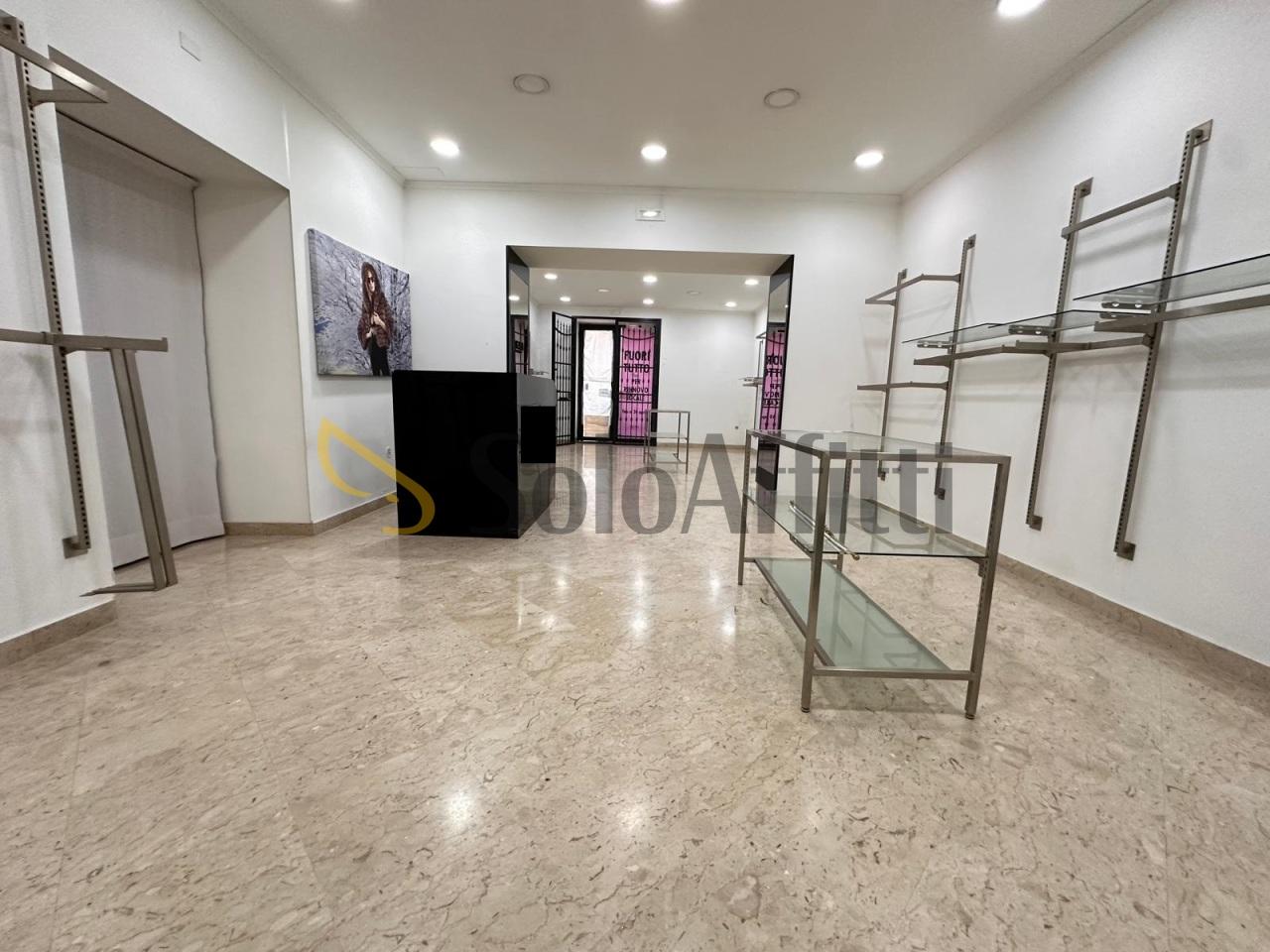 Renta 1 vetrina, Caserta foto