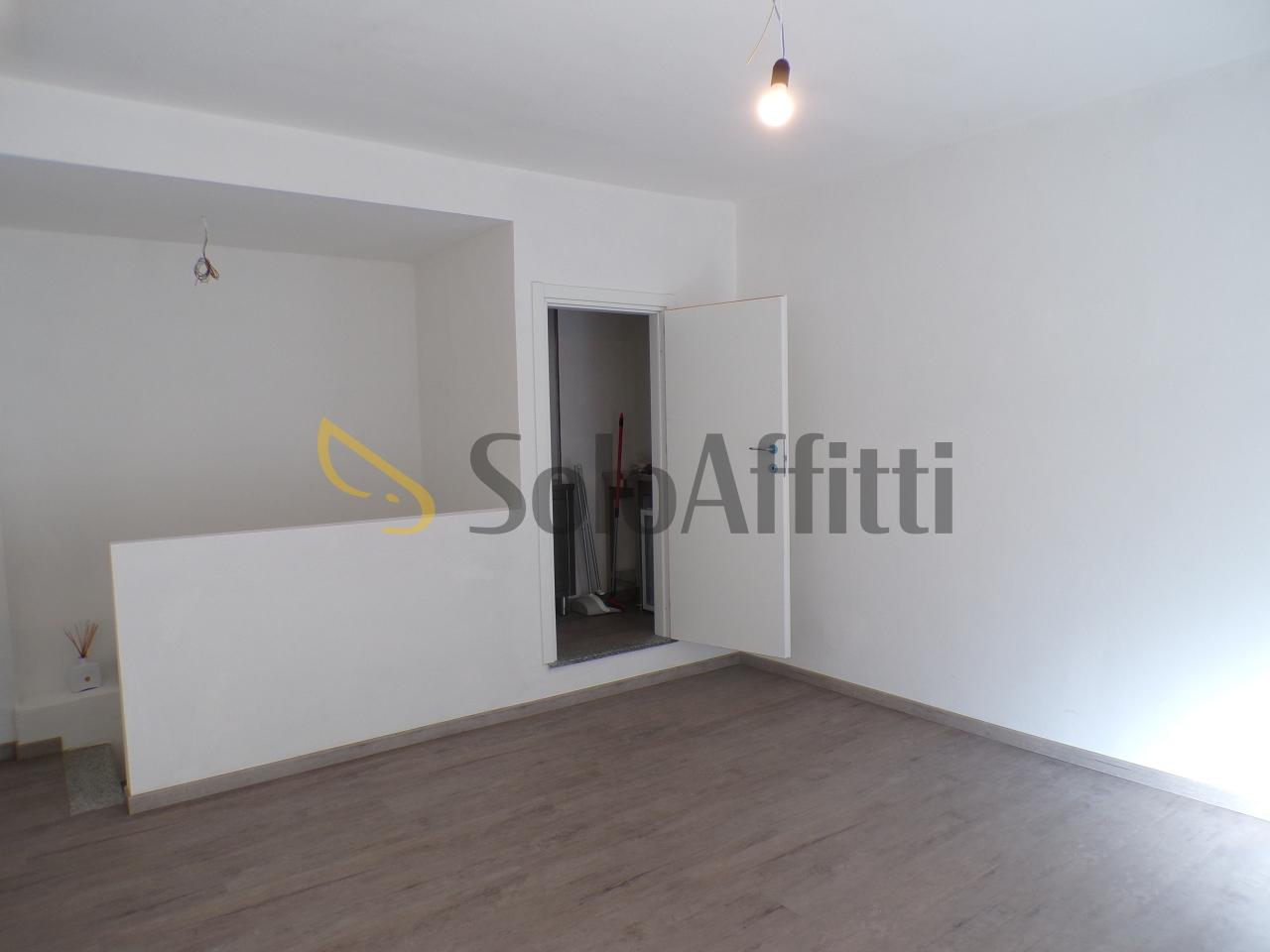 Renta Dos habitaciones, Pavia foto