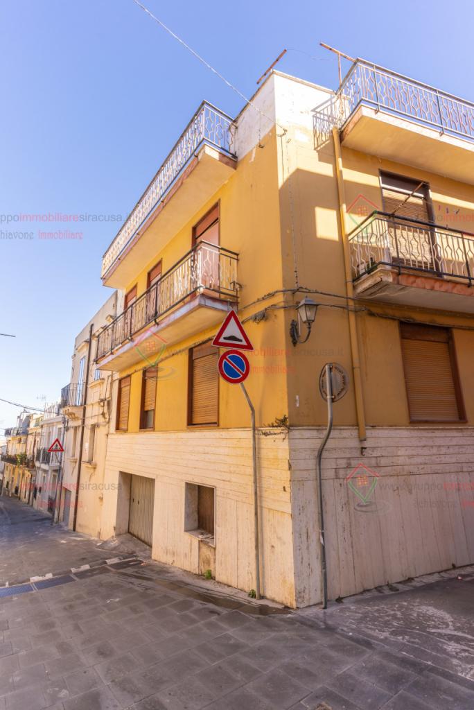 Venta Cuatro habitaciones, Melilli foto