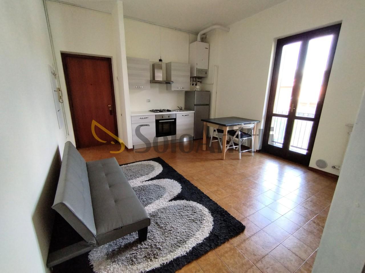 Renta Dos habitaciones, Malnate foto