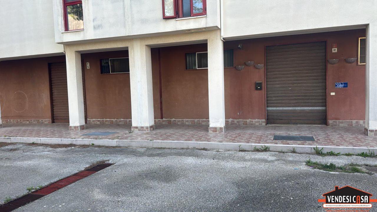 Vendita Locale commerciale, Adelfia foto