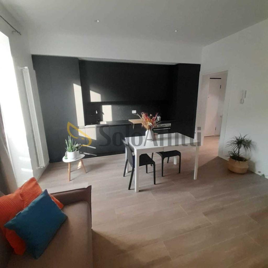 Renta Dos habitaciones, Brescia foto