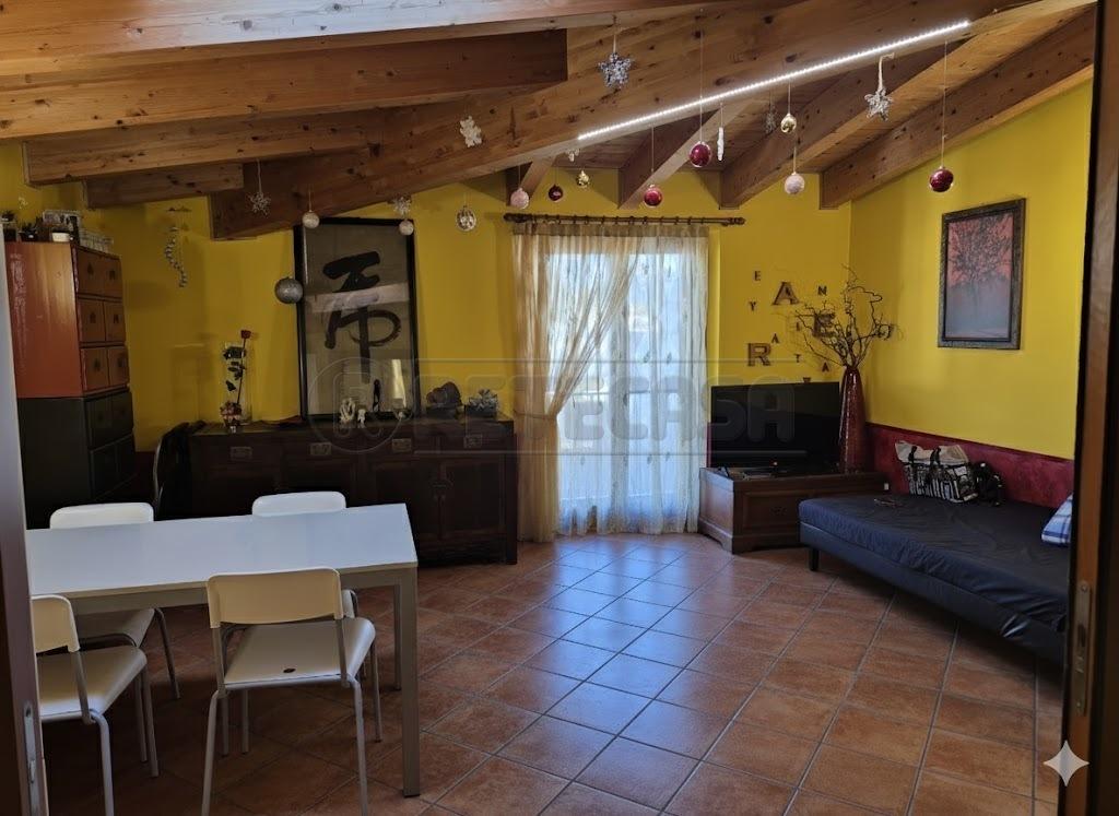 Renta Dos habitaciones, Azzano San Paolo foto