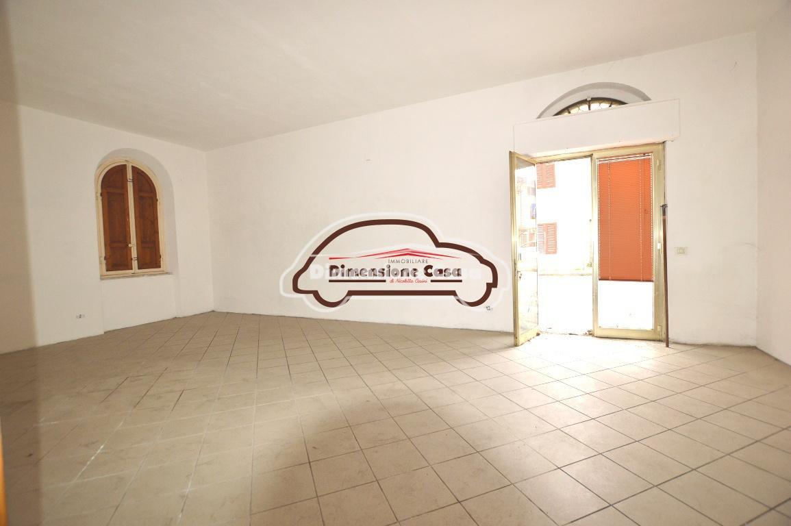 Renta Locale commerciale, Lucca foto