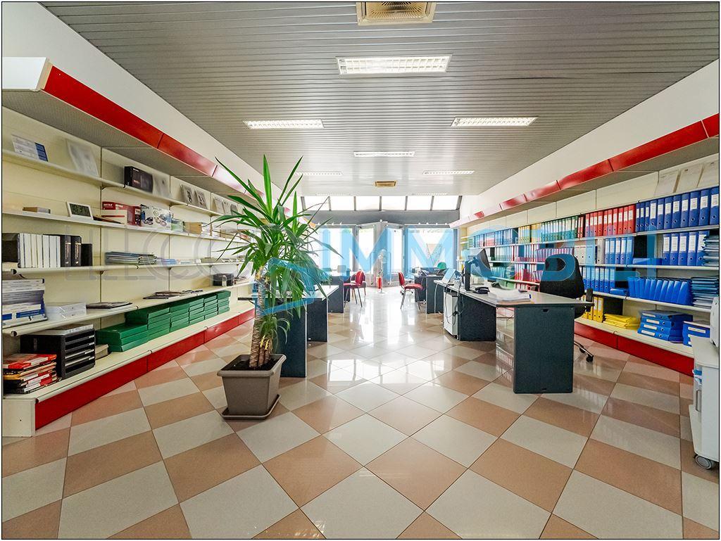Affitto Negozio, Lecco foto