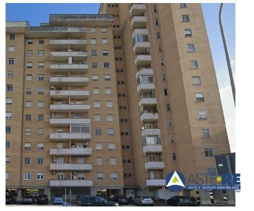 Venta Cuatro habitaciones, Latina foto