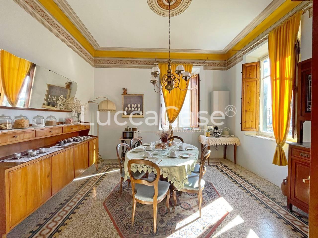 Venta Attività commerciale, Lucca foto