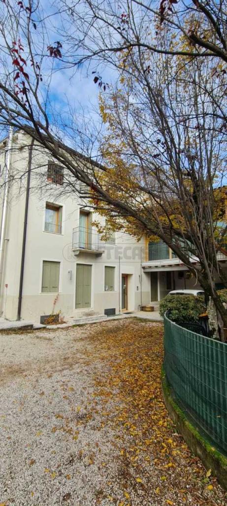 Vendita Quadrivani, Isola Vicentina Vendita Quadrivani, Isola Vicentina foto