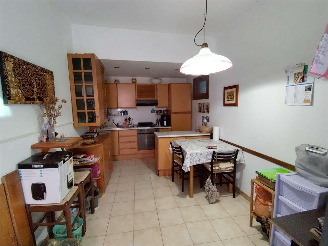 Vendita vendita, Luni foto