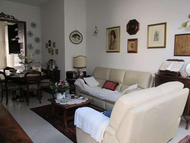 Vendita vendita, Luni Vendita vendita, Luni foto