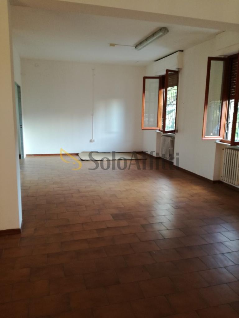 Affitto 2 vetrine, Foiano della Chiana foto