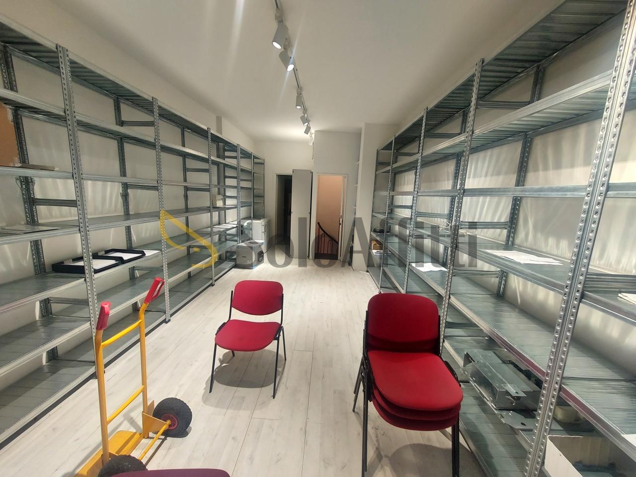 Affitto 1 vetrina, Sesto Fiorentino Affitto 1 vetrina, Sesto Fiorentino foto