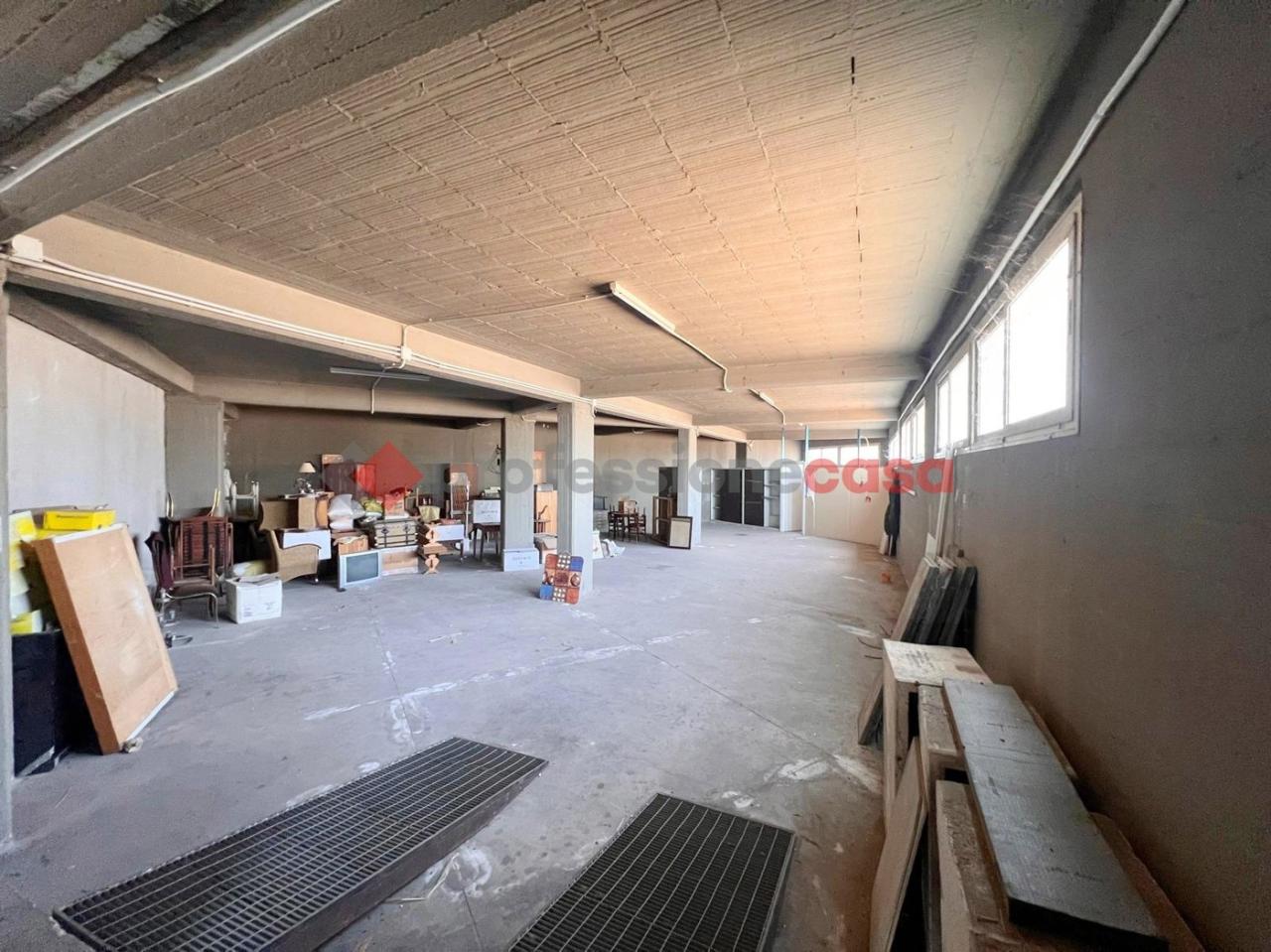 Vendita Magazzino, Paterno foto