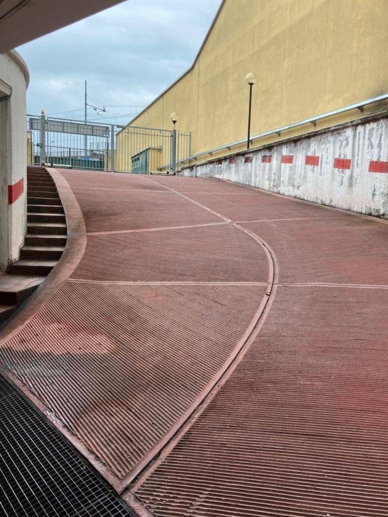 Venta Garaje y plazas de aparcamiento, Milano foto