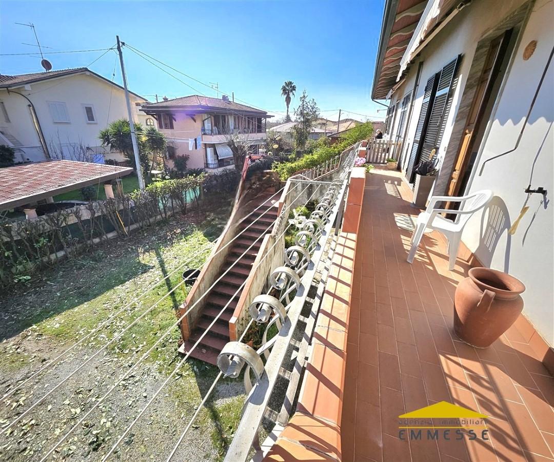 Venta Esavani, Massa foto