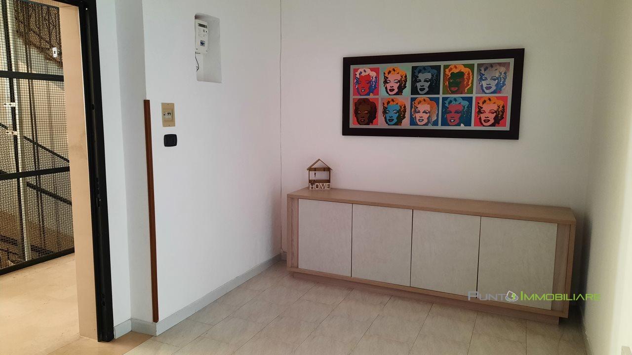 Mieten Vier zimmer, Brindisi foto