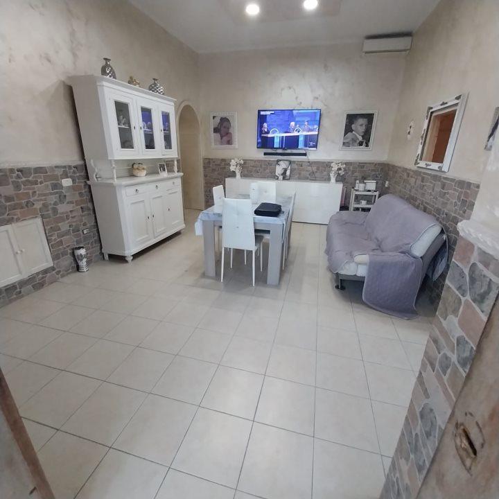 Venta Cuatro habitaciones, Acerra foto