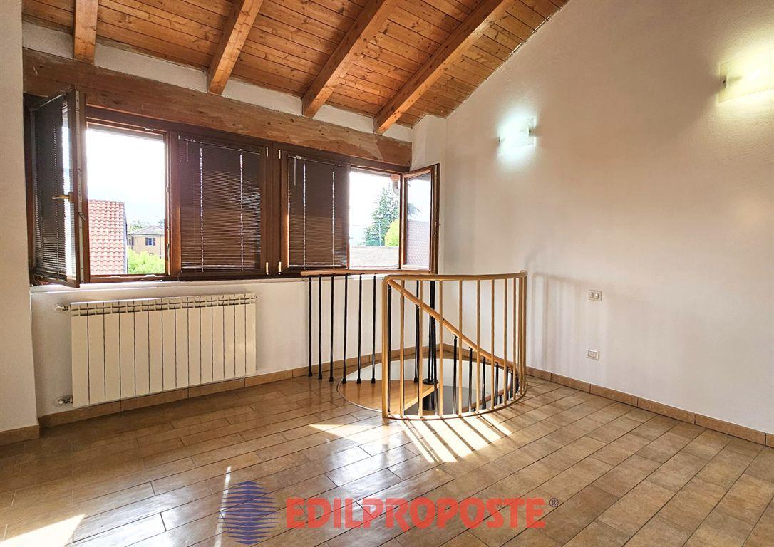 Venta Casa Indipendente, Bregnano foto