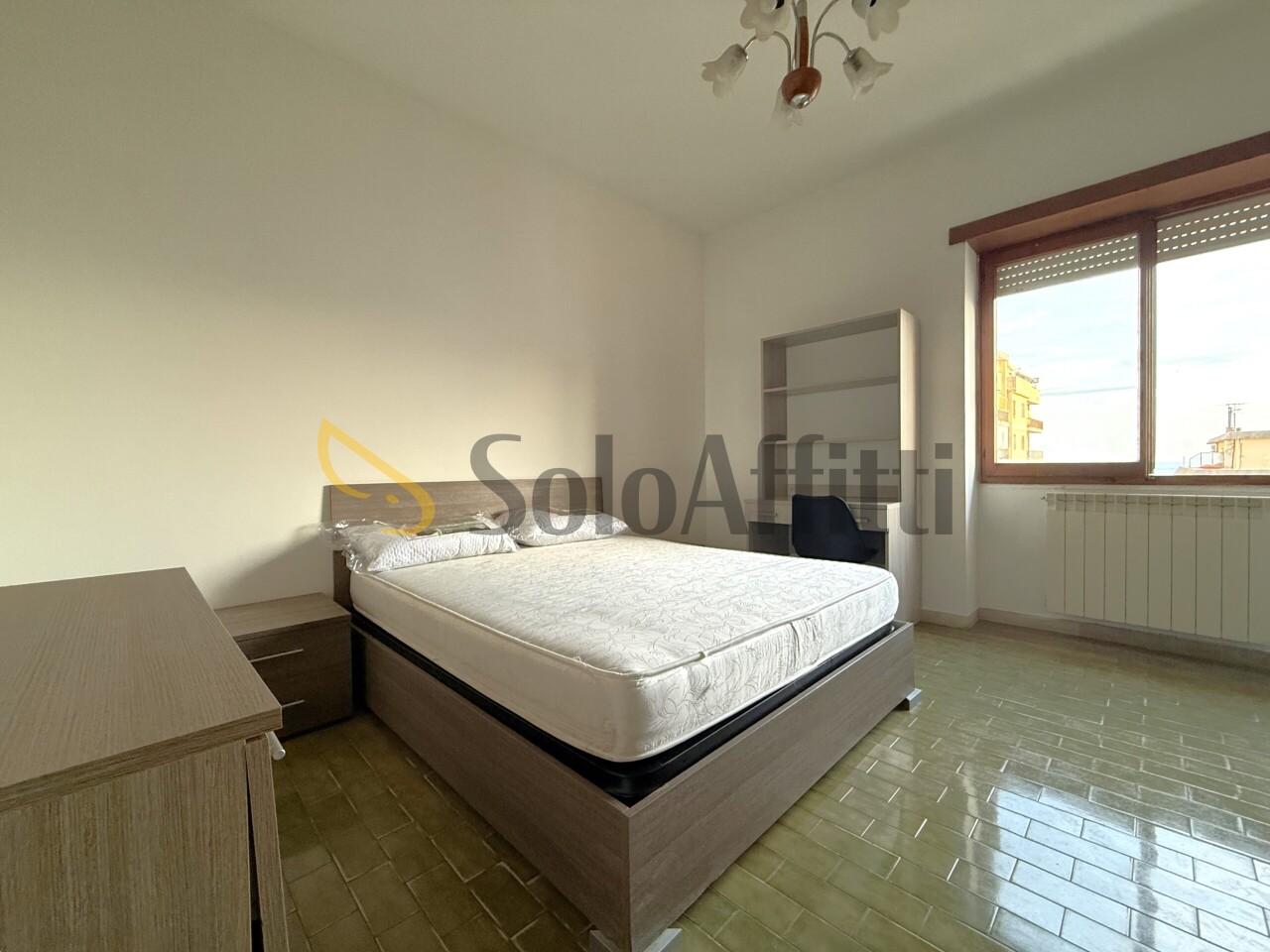 Mieten Vier zimmer, Catanzaro foto