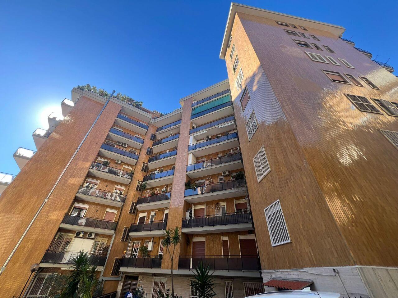 Verkauf Vier zimmer, Napoli foto