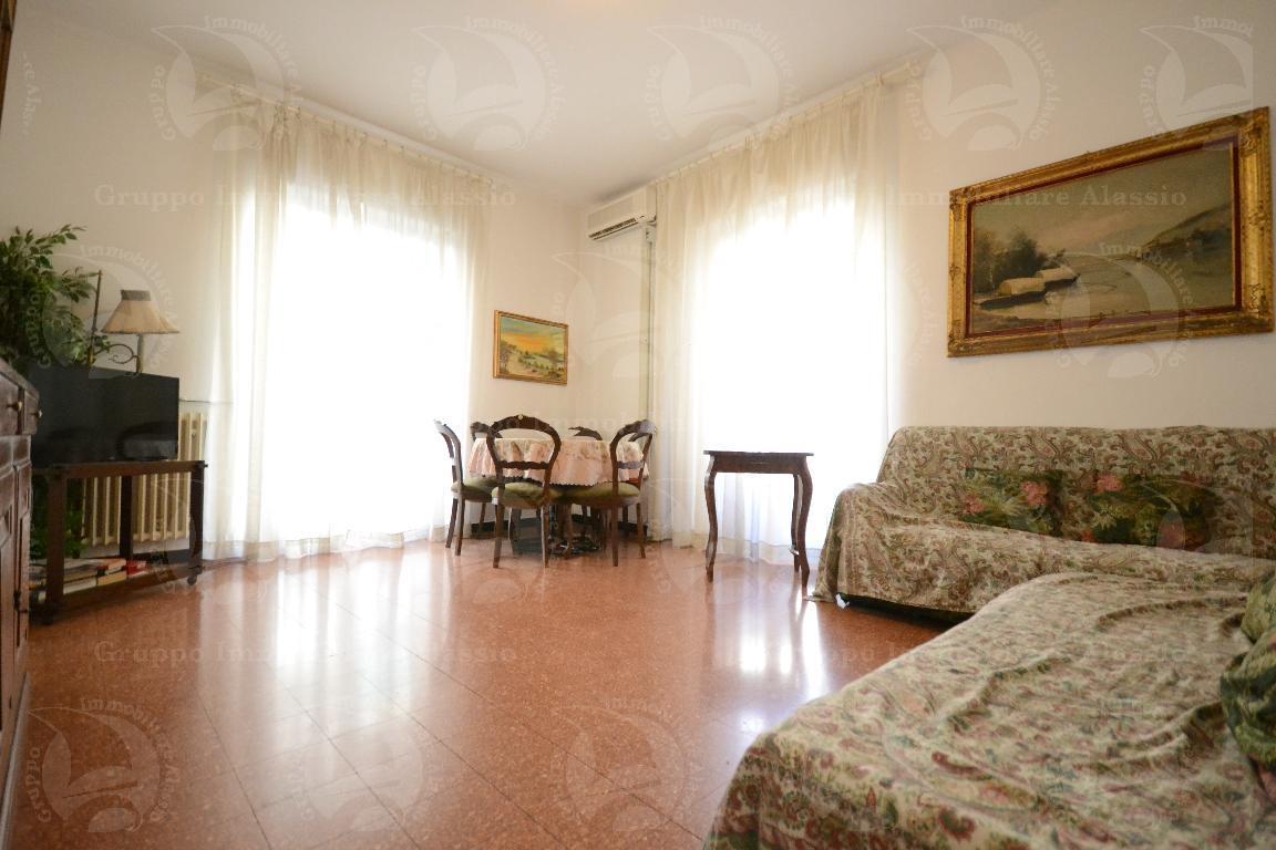 Sale Four rooms, Alassio foto