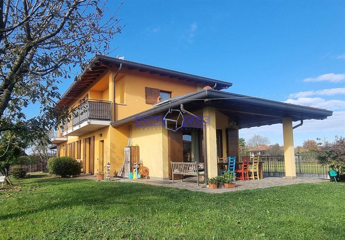 Vendita Villa bifamiliare, Lomagna foto