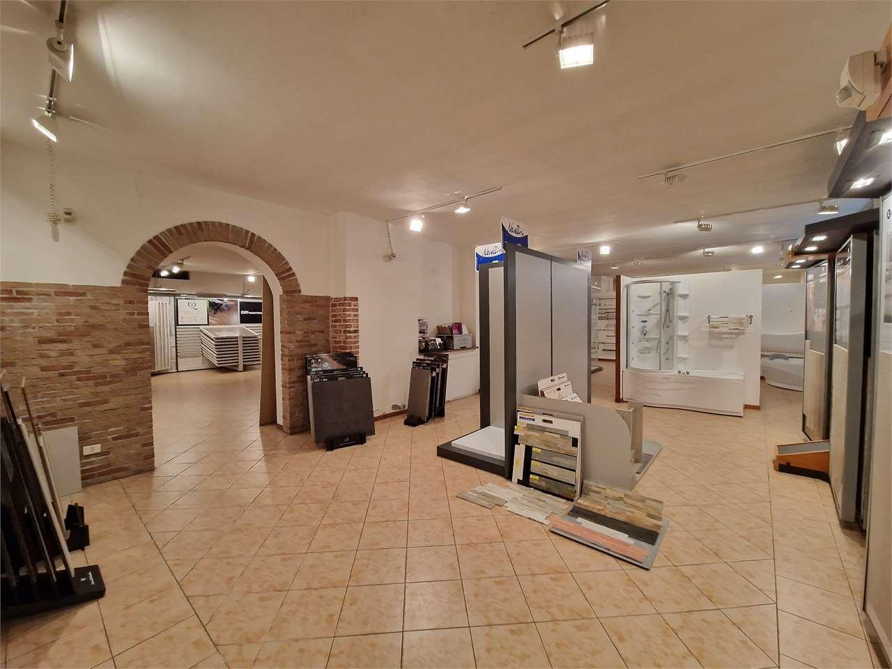 Venta vendita, Cantu foto