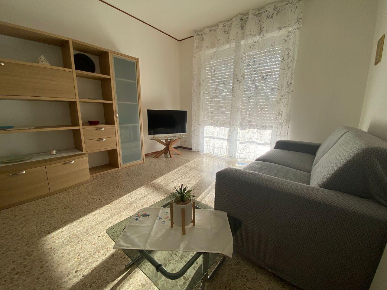 Renta Trivani, Arona foto