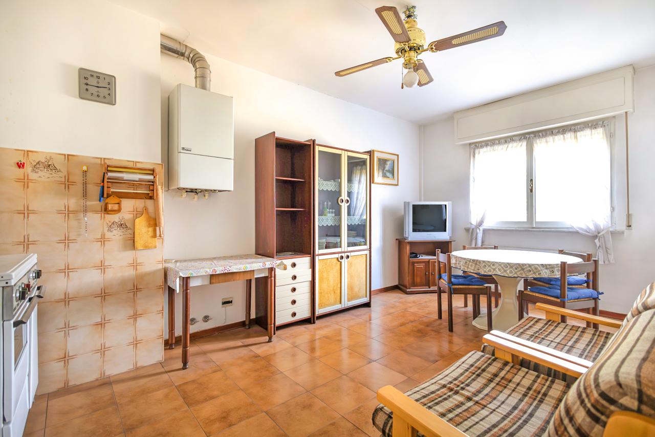 Vendita Bivani, Luni foto