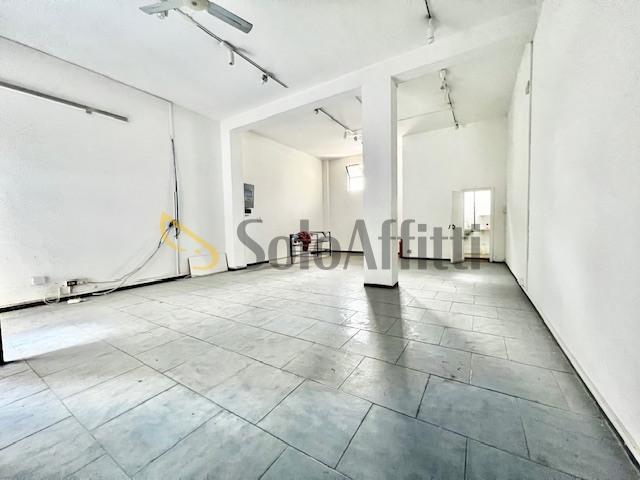 Mieten 2 vetrine, Bari foto