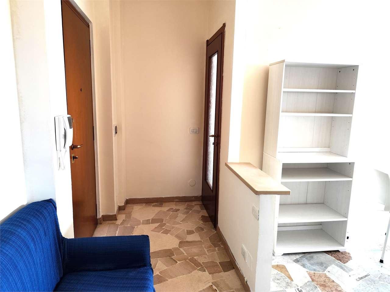 Vendita vendita, Milano foto