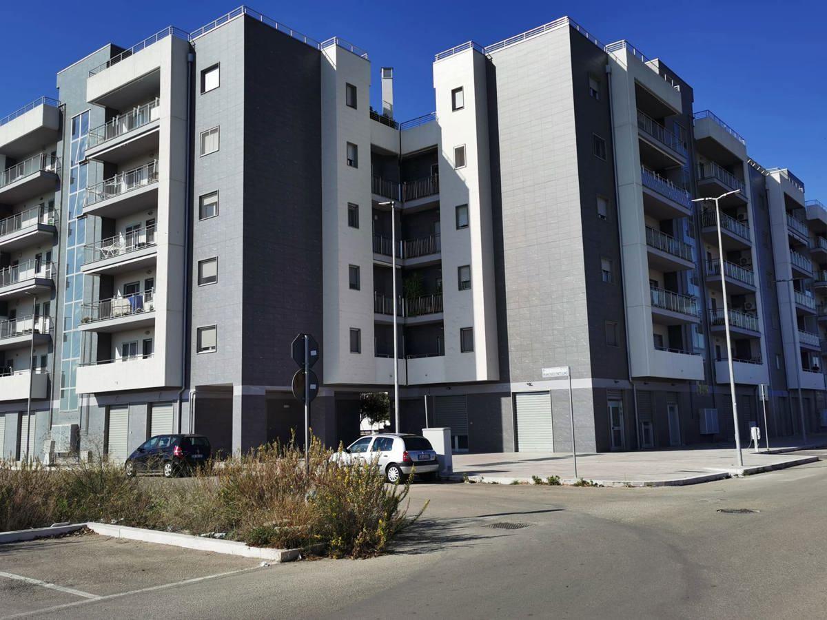 Affitto Negozio, Foggia foto