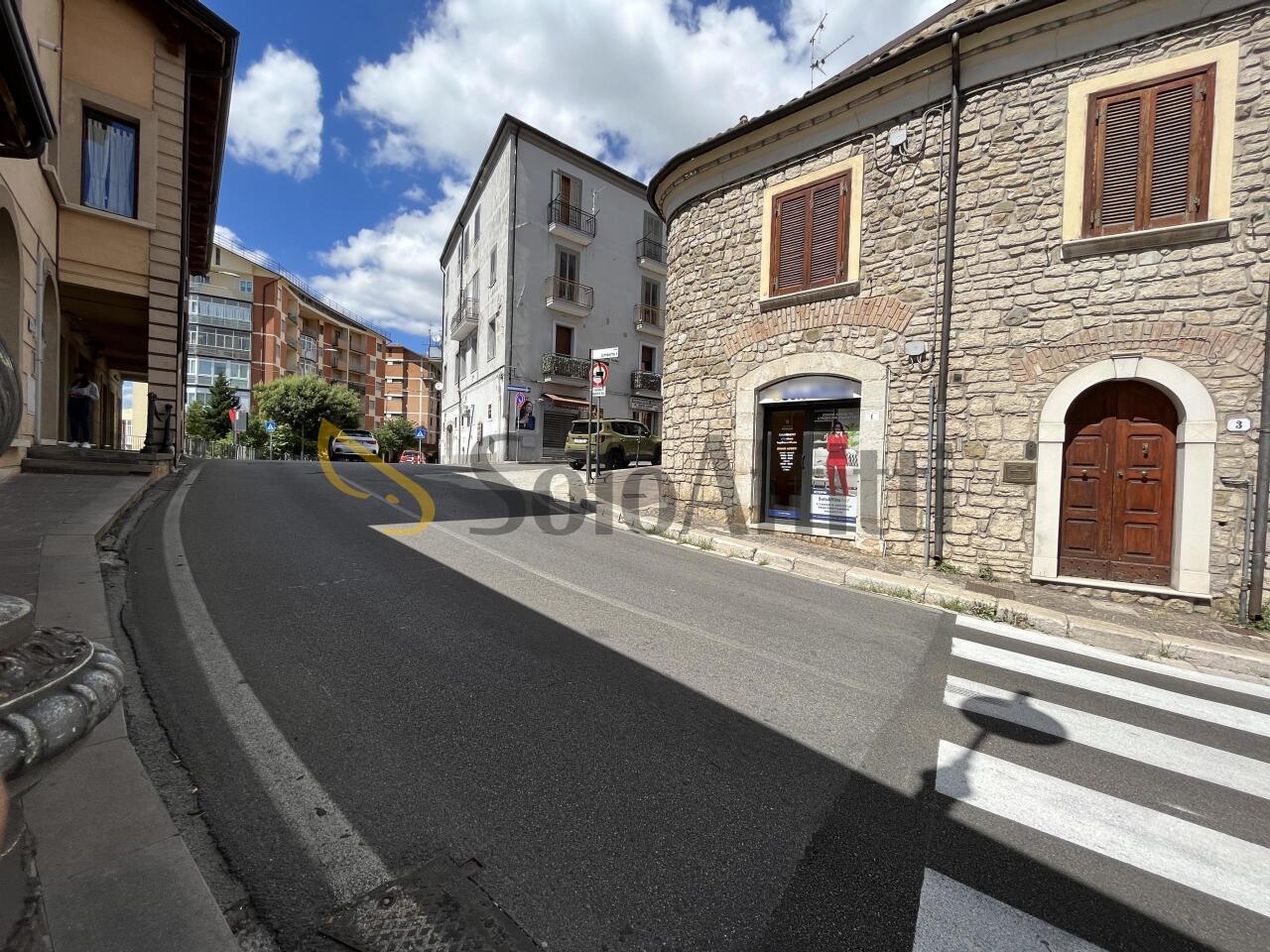 Mieten 1 vetrina, Potenza foto