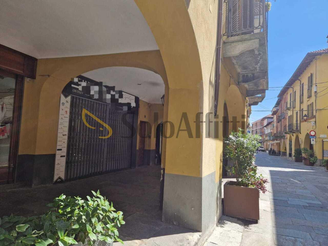 Mieten 2 vetrine, Cirie foto