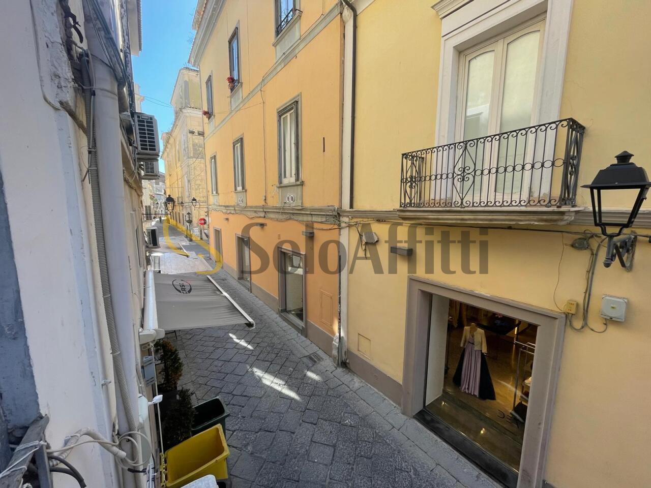 Mieten 2 vetrine, Caserta foto