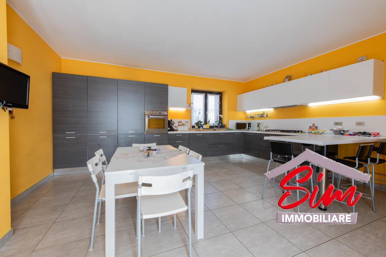 Vendita Esavani, Mandello Vitta foto