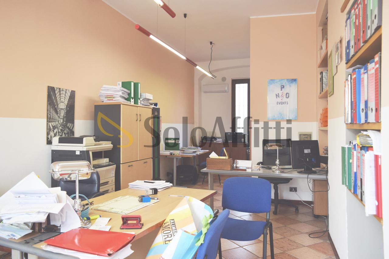 Mieten 1 vetrina, Mariano Comense foto