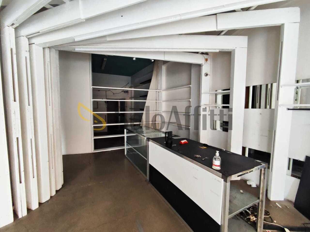 Affitto 1 vetrina foto