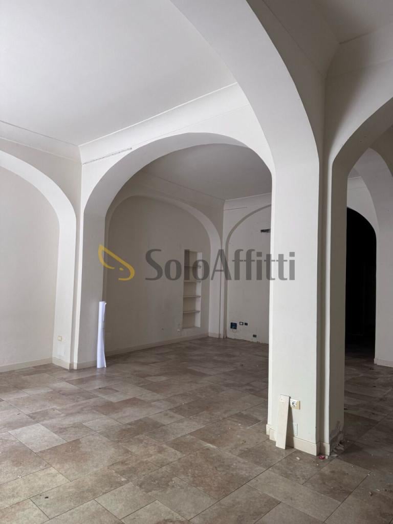 Affitto 2 vetrine, Pescara foto