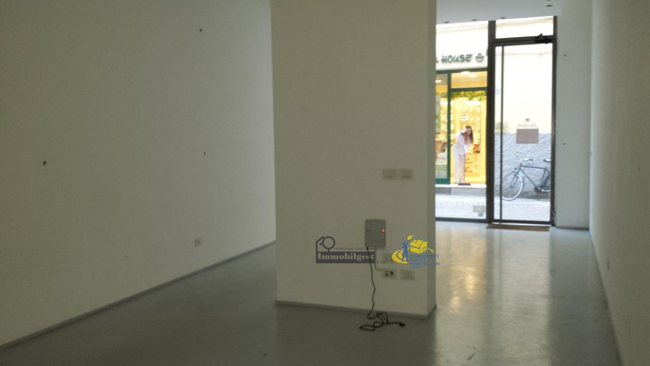 Renta Dos habitaciones, Parma foto