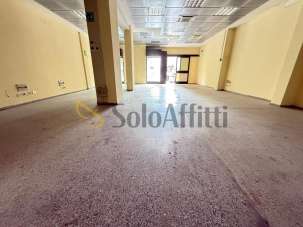 Affitto 2 vetrine, Caserta