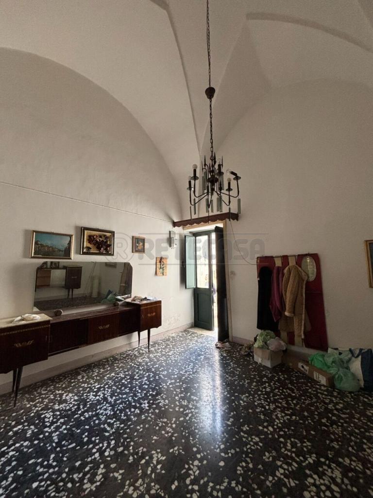 Verkauf Trivani, Cursi foto