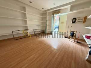 Mieten 1 vetrina, Caserta Mieten 1 vetrina, Caserta