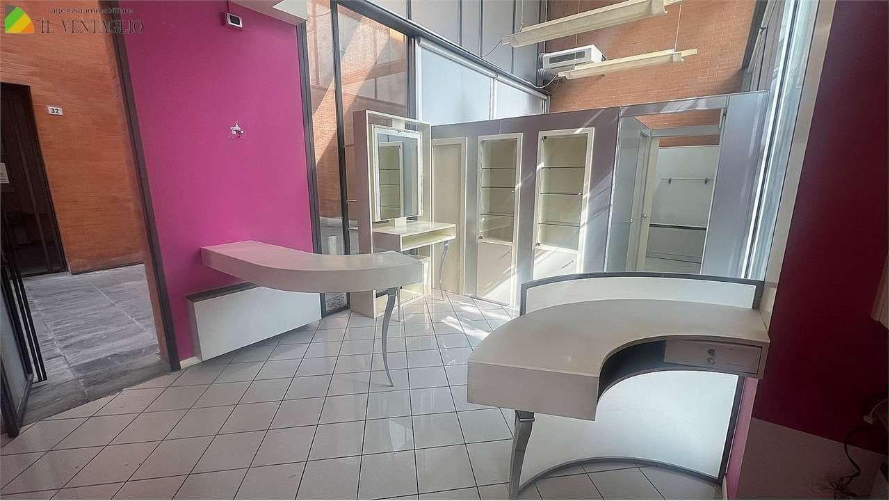 Verkauf vendita, Sassuolo foto