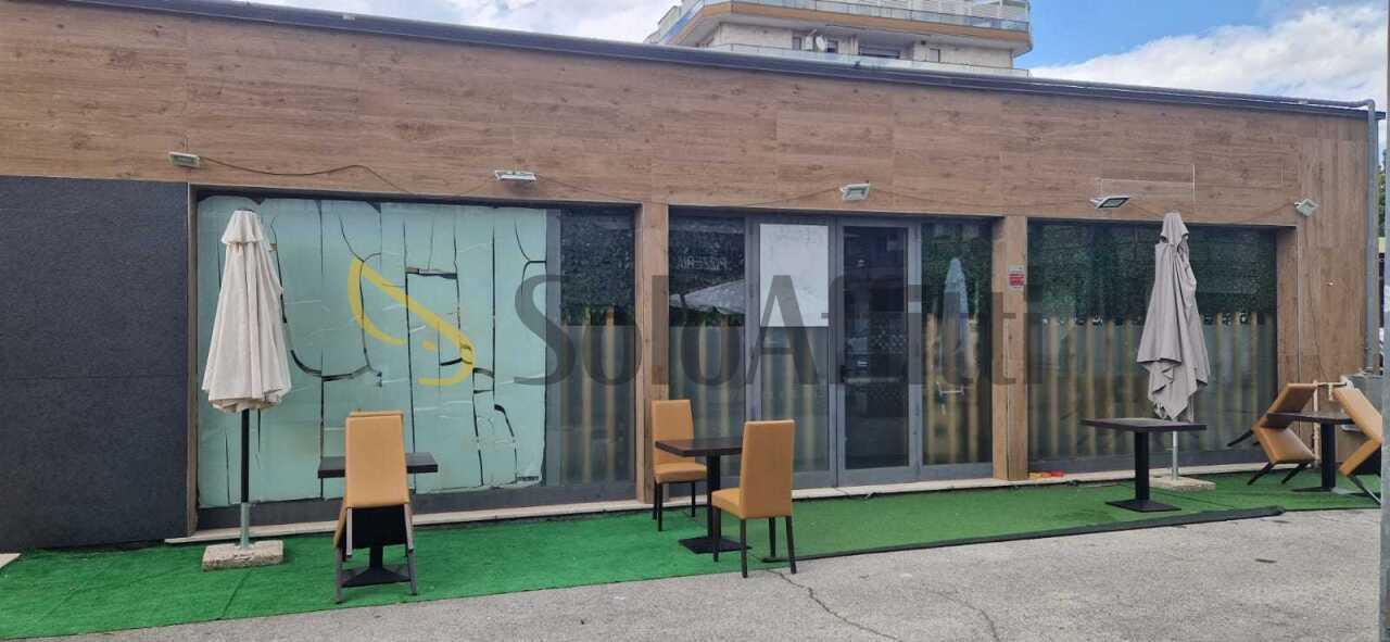 Affitto 3 vetrine, Frosinone foto