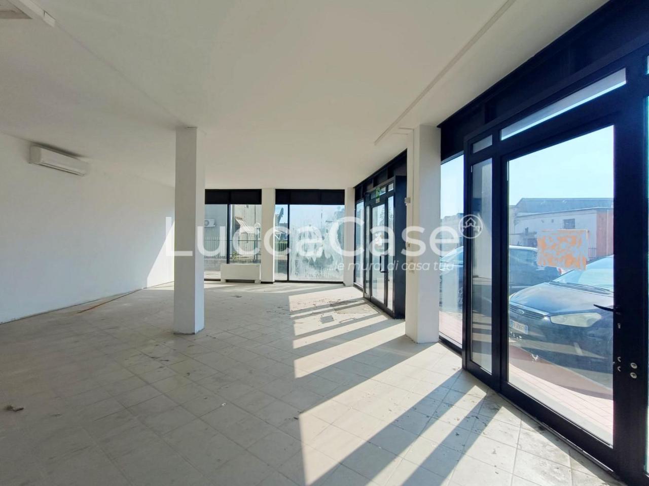 Mieten Locale commerciale, San Giuliano Terme foto