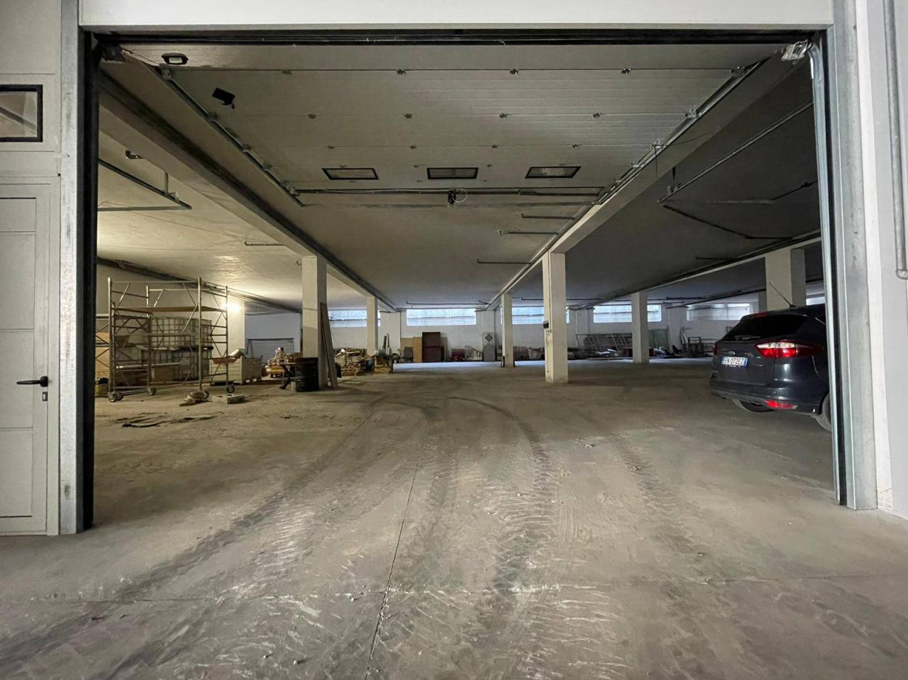 Mieten Magazzino, Maddaloni foto